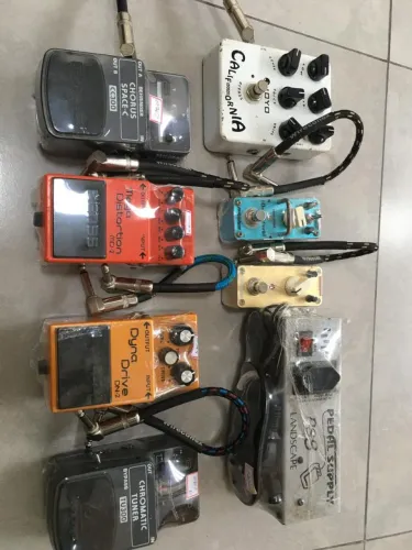 Vendo ou troco Set de pedais + fonte e cabos 