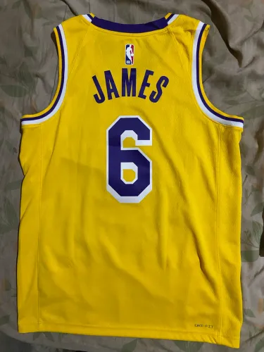 Regata lakers amarela lebron tamanho M, usada 