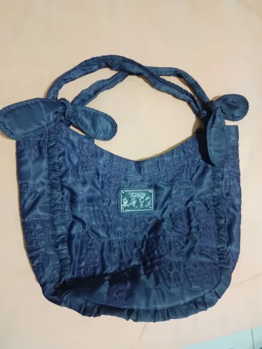 Bolsa de Ombro roxa com Detalhes Bordados