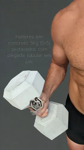 Halteres em concreto 5kg (5+5) sextavados com pegada tubular em pvc Peso Maromba Raiz 