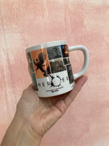 Caneca Heroes e Dr House