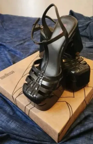 Melissa Plataforma semi nova
