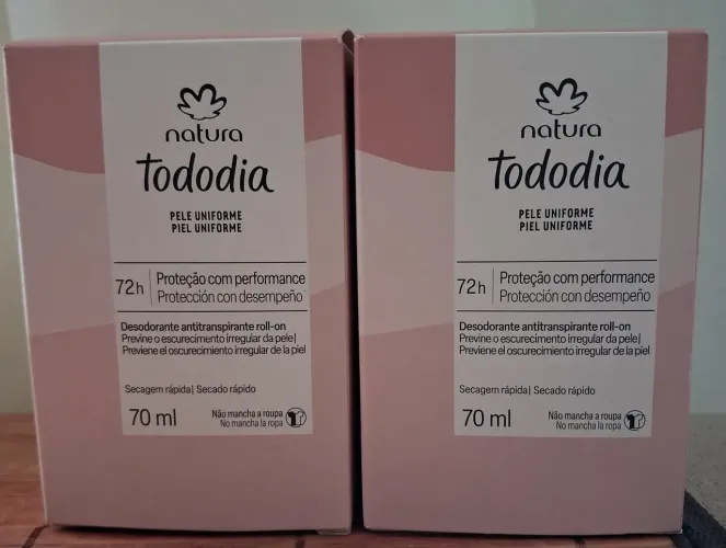 Kit Desodorante Tododia Roll on Pele uniforme ( 2 x 70 ml)