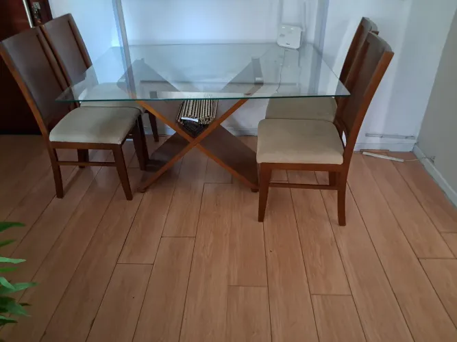 Mesa de Jantar com Tampo de Vidro e 4 Cadeiras