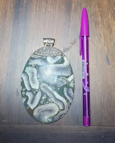 Pingente de Pedra Natural Coral e Prata - Garantia vitalícia 