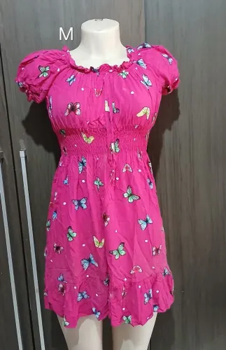 Vestido Rosa com Estampa de Borboletas - Tamanho M