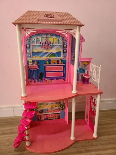 Casa da Barbie e móveis