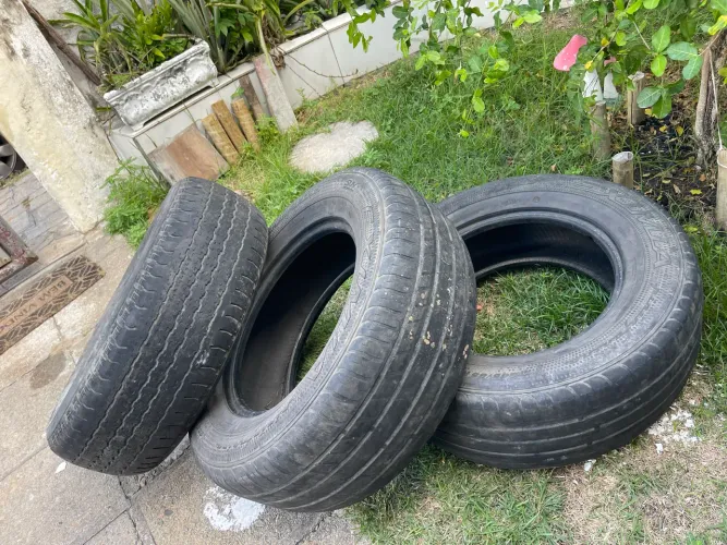 Vendo 3 Pneus 4x4 aro 17 usados