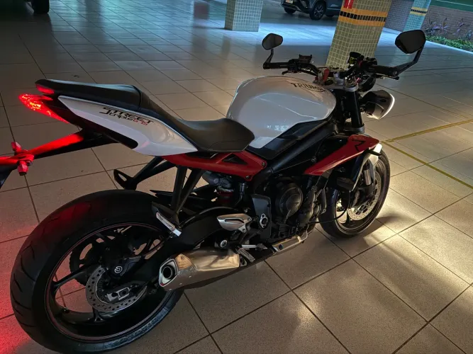 Triumph Street Triple 675R (LINDA)