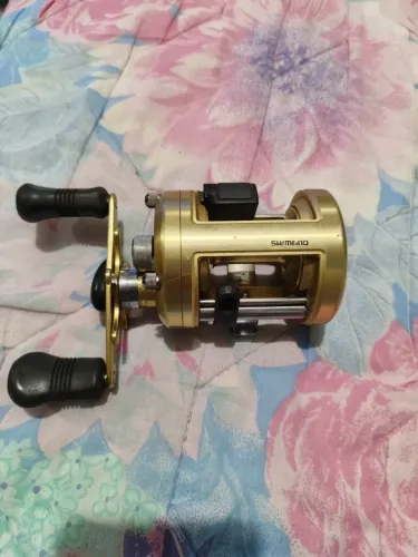Carretilha Shimano Calcuta 400B