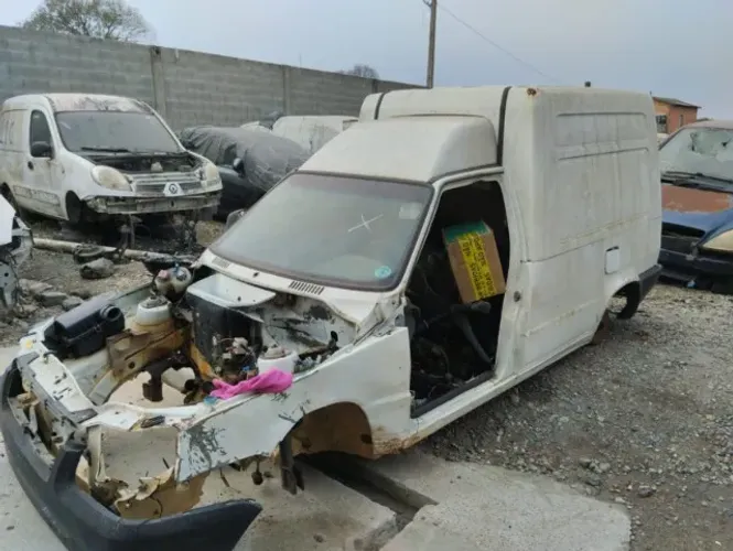 FIORINO ANO 2010 PARA RETIRADA DE PEÇAS 