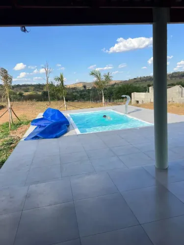 Vendo chácara com casa e piscina em Nerópolis - analisa permutas