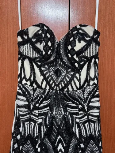 Vestido de festa preto e branco bordado