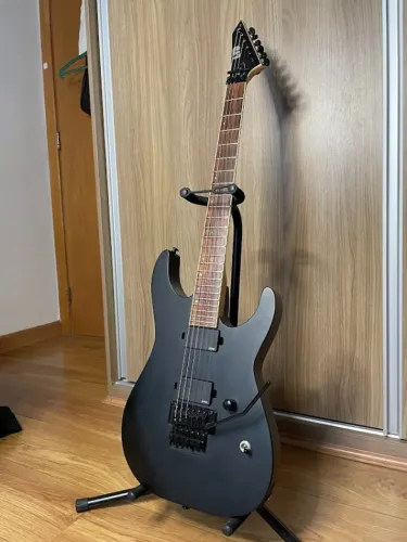 Guitarra ESP LTD M400 - Black Satin