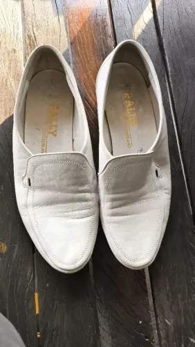 Sapatos Bally Originais - Elegância e Conforto