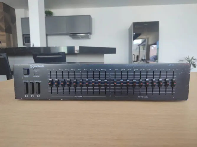 Equalizador Gradente EQ90 preto