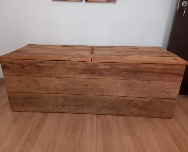 Baú em Peroba Rosa
