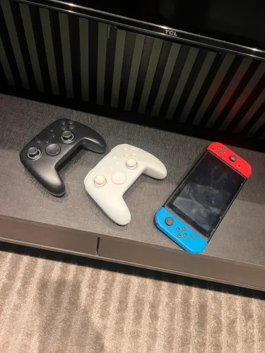 Nintendo Switch com 2 controles