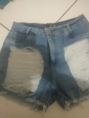 Short jeans desfiado muito lindo 
