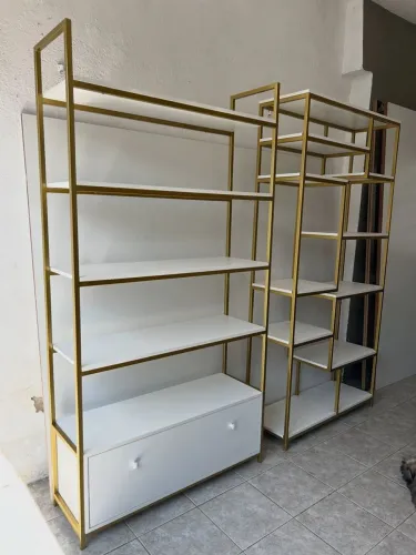 Estantes de metalon e MDF para sua loja.