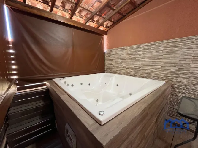 Chalé com 4 Quartos e 1 banheiro à Venda, 80 m² por R$ 390.000 Cód. ch2562