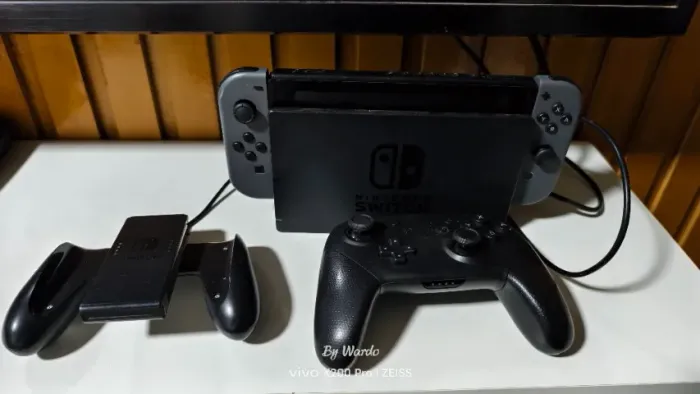Nintendo Switch com cartao 256GB, mais controle Pro muito novo