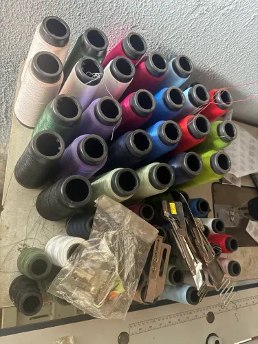 Linhas para Costura + Acessórios e Luminária