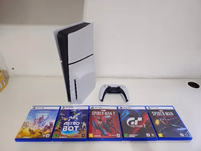 Playstation 5 Slim Mídia Física (garantia restante de 7 meses) + 5 jogos mídia física