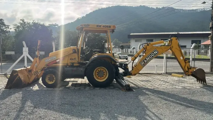 RETROESCAVADEIRA RANDON RK406B 4X4 2009