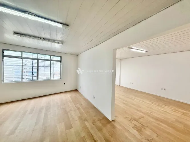 Sala comercial para alugar na Avenida Leoberto Leal, 625 - Barreiros - São José
