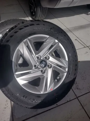 4 Rodas aro 16.  5 furos e 4 pneus zero  Goodyear 