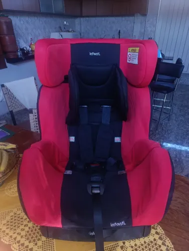 Cadeira infantil para carro marca INFANTI 0 a 36kg. Higienizada, pronta para uso!