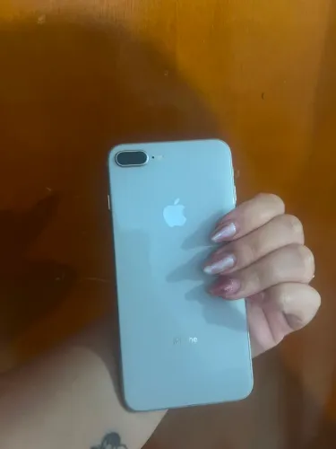 iPhone 8 Plus 