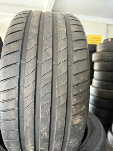 Pneu 255/40/20 Bridgestone 90 % Vida util