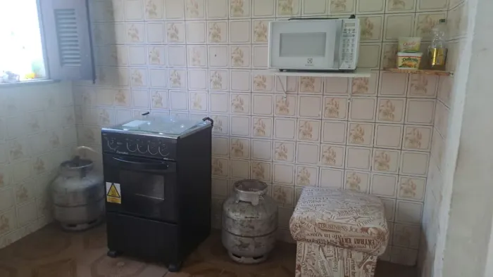 Aluguel de quartos com banheiro, cozinha e área de serviço compartilhados
