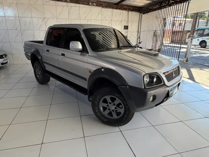 Mitsubishi L200 Outdoor HPE 2.5 4X4 CD T.dies. Aut. 2010