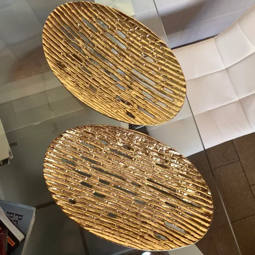 Par De Bandejas Decorativas Indianas Douradas Em Aço Inox (Importadas)