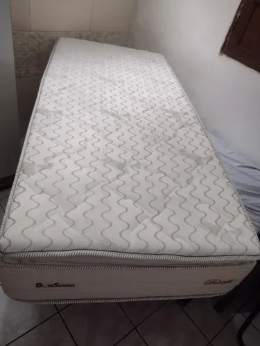 Vendo colchão solteiro semi novo 