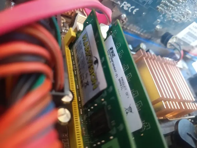 Memória DDR2 2GB no rabo 4 40 cada