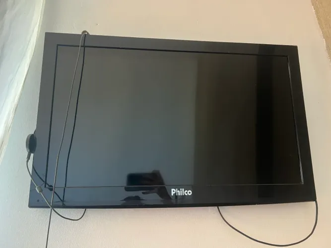 TV Philco + Chromecast 3 (Transforma em Smart TV com Netflix, YouTube e Disney+)