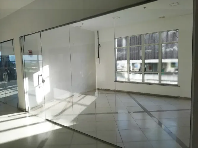 Consultório no Centro de Rio das Ostras-RJ, aluguel isento de despesas com condomínio e ág