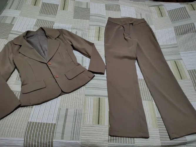 Conjunto alfaiataria calça e blazer 