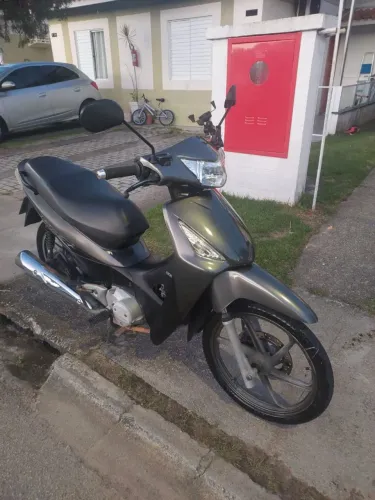 Vendo biz mais manutenção em dia 17.000 KM rodado