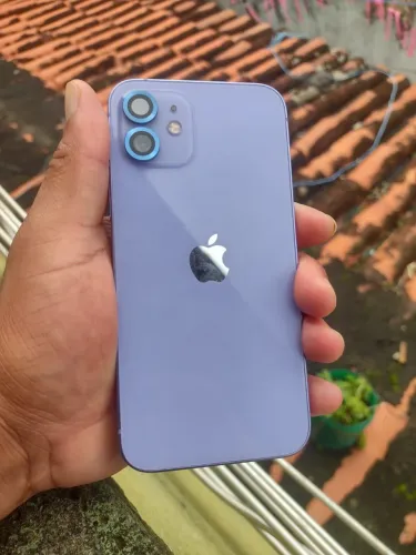 iPhone 12,acompanha 6 capas e 3 películas 