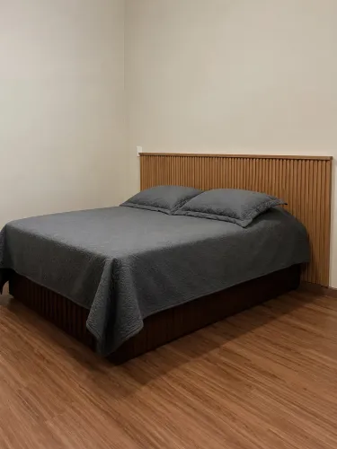 Cabeceira ripada cama de casal