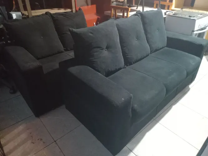 Sofá 2 e 3 lugares em bom estado. (Entrego)