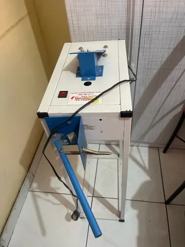 Máquina de chinelo, já vai com as formas