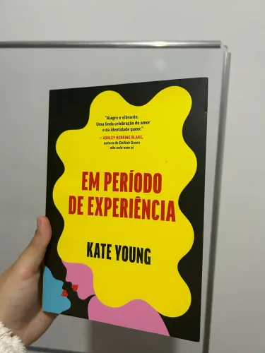 livro: em período de experiência autora: kate young