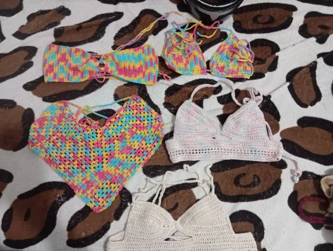 Top e blusas de crochê 