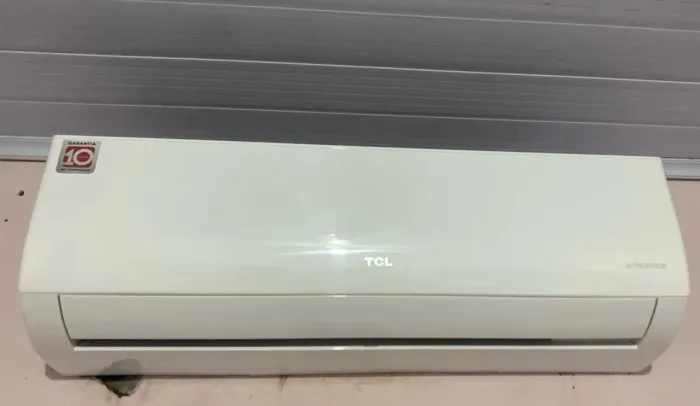 Ar Condicionado TCL 9.000 BTUs Inverter - TAC-09CSA2-INV - 220V - Conservado